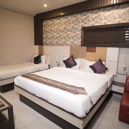 Hotel Raj Kamal Palace Varanasi Bagian luar foto