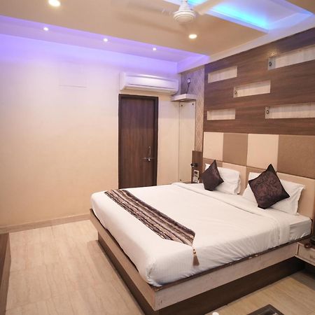 Hotel Raj Kamal Palace Varanasi Bagian luar foto