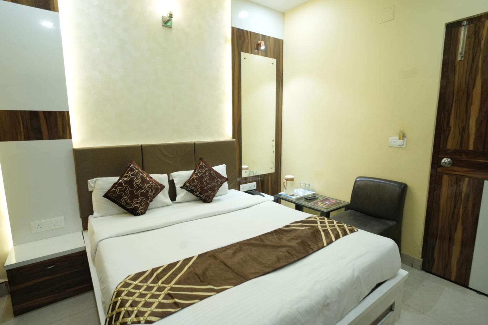 Hotel Raj Kamal Palace Varanasi Bagian luar foto