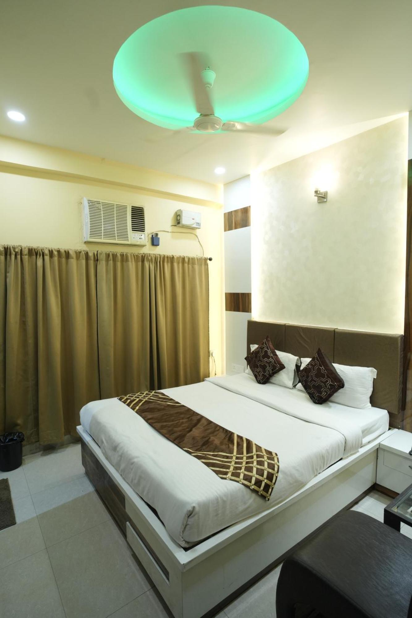 Hotel Raj Kamal Palace Varanasi Bagian luar foto