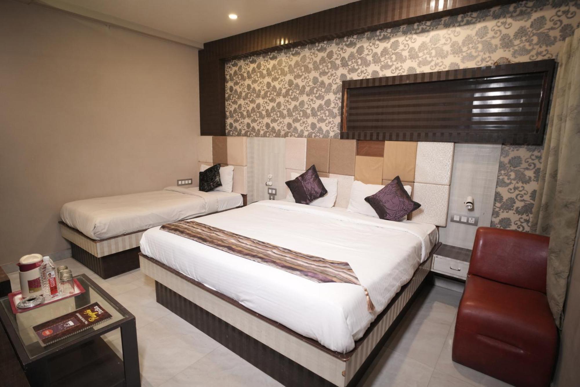 Hotel Raj Kamal Palace Varanasi Bagian luar foto