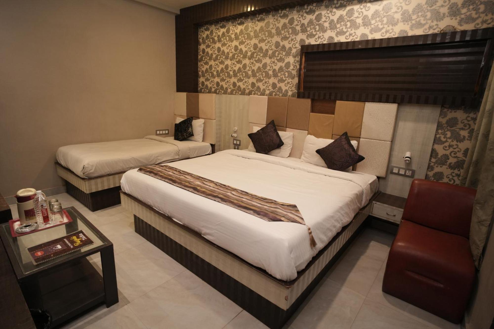 Hotel Raj Kamal Palace Varanasi Bagian luar foto