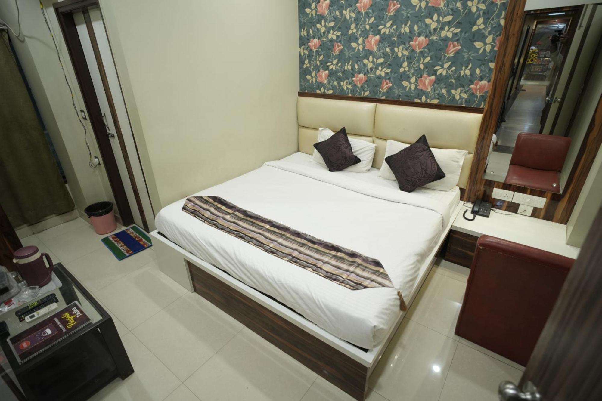 Hotel Raj Kamal Palace Varanasi Bagian luar foto