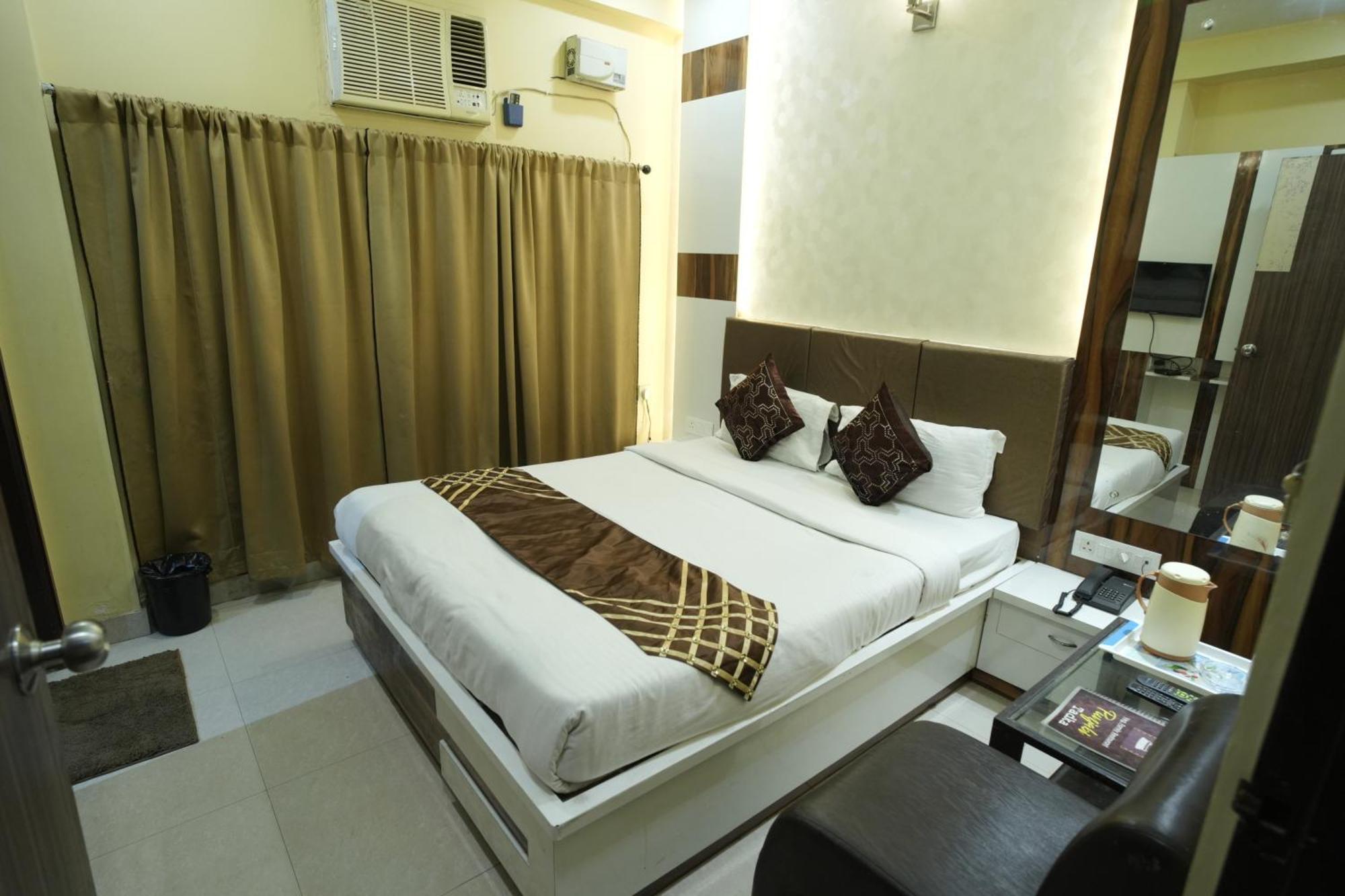 Hotel Raj Kamal Palace Varanasi Bagian luar foto