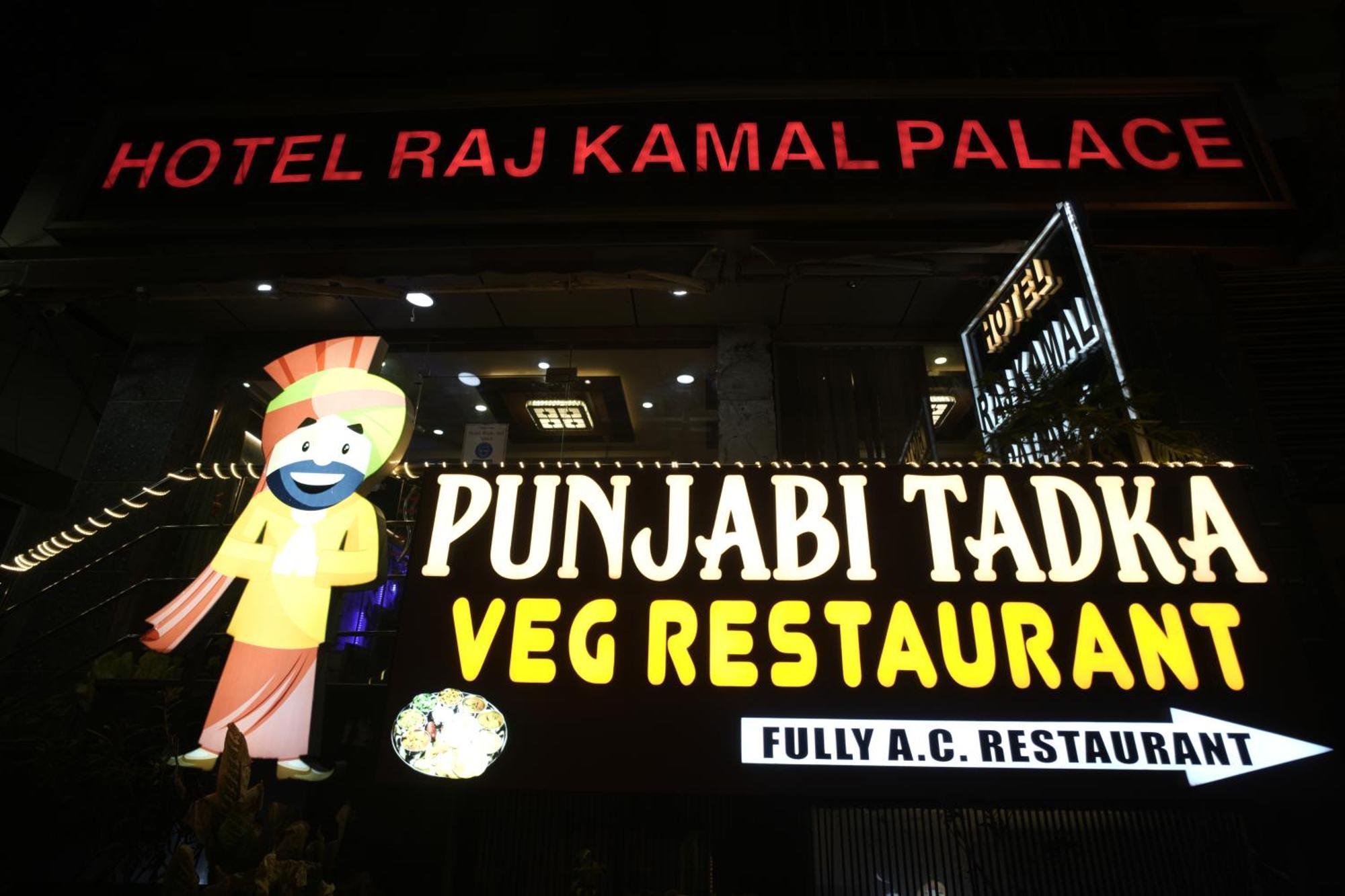 Hotel Raj Kamal Palace Varanasi Bagian luar foto