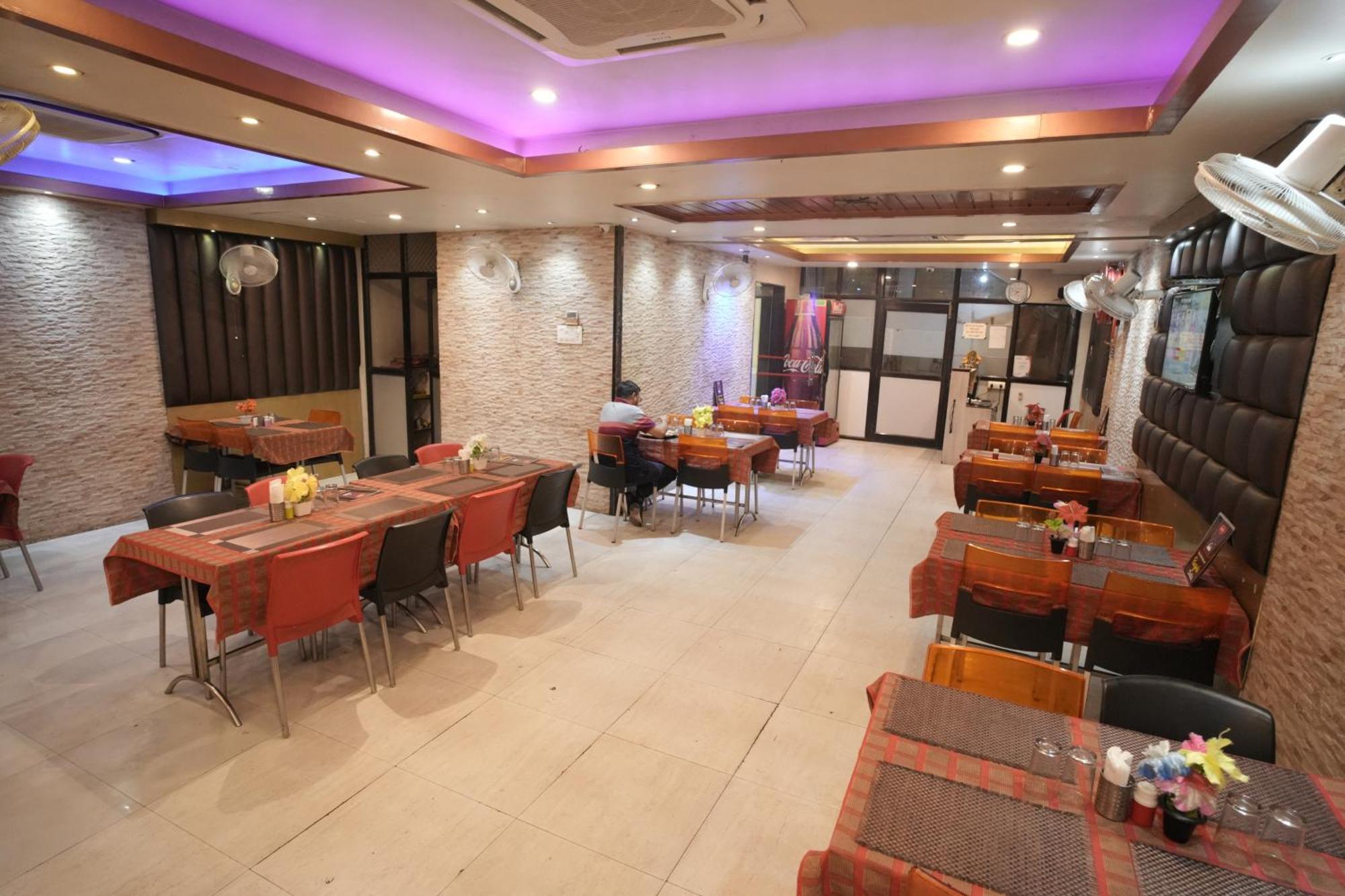 Hotel Raj Kamal Palace Varanasi Bagian luar foto