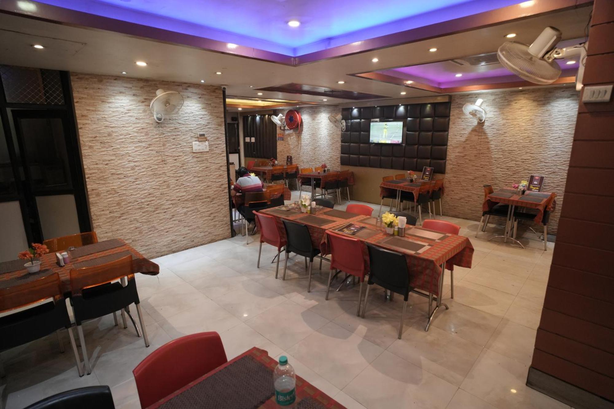 Hotel Raj Kamal Palace Varanasi Bagian luar foto