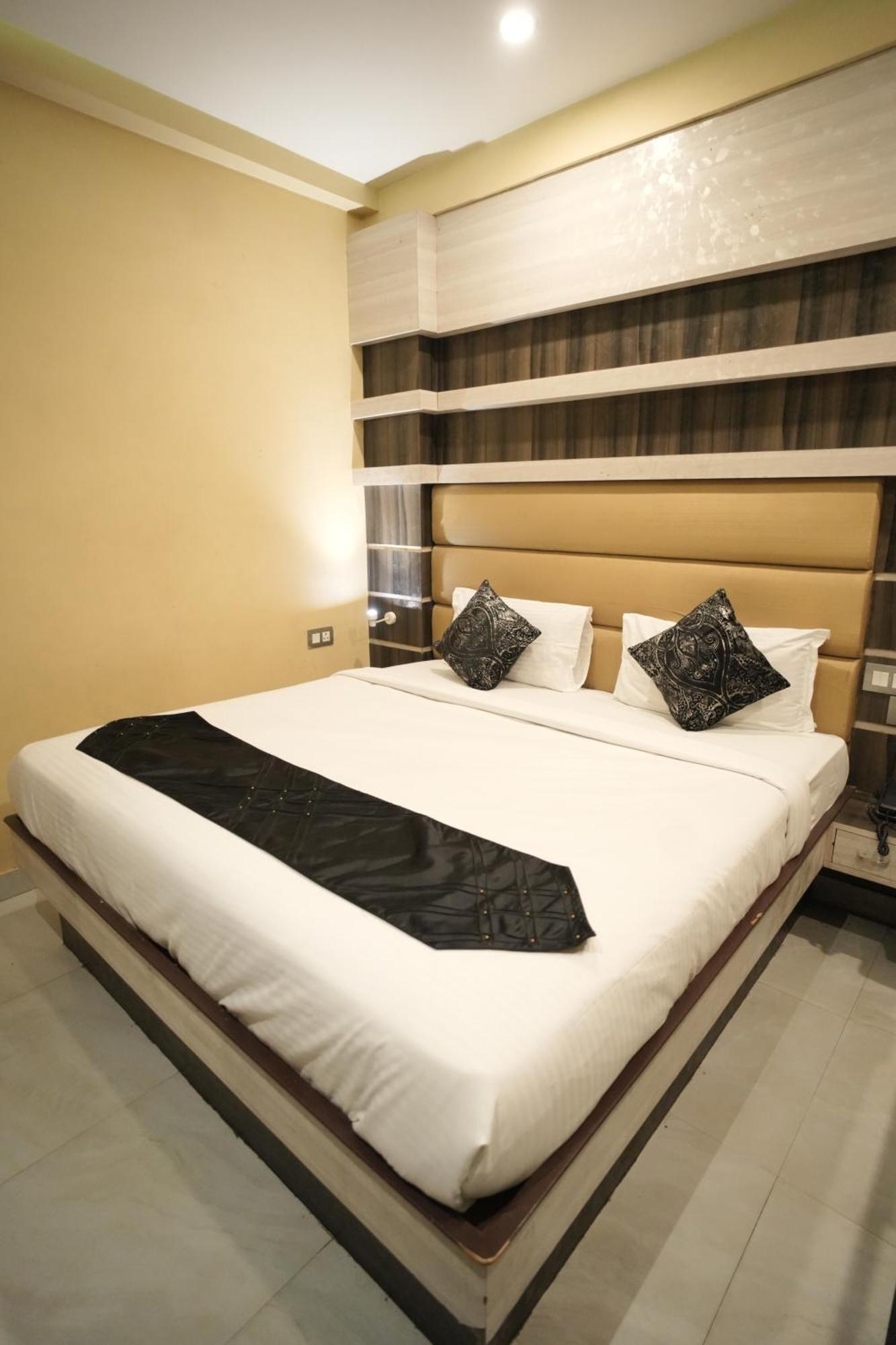 Hotel Raj Kamal Palace Varanasi Bagian luar foto