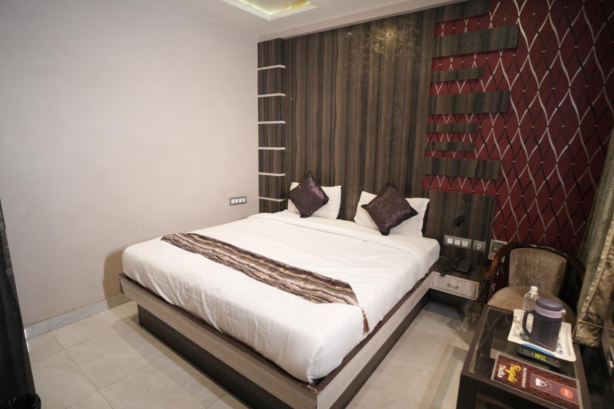 Hotel Raj Kamal Palace Varanasi Bagian luar foto