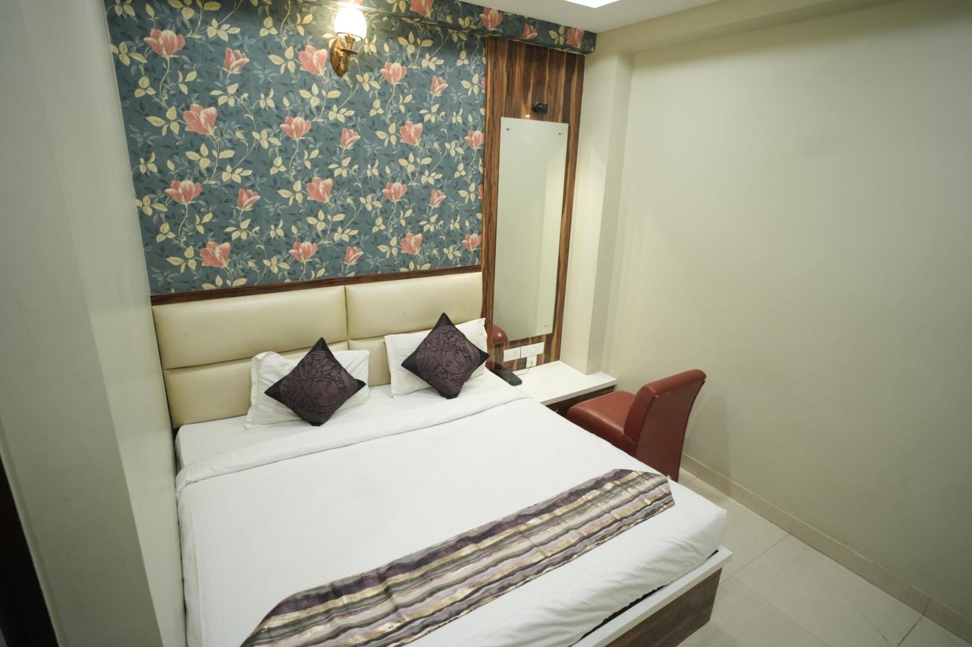 Hotel Raj Kamal Palace Varanasi Bagian luar foto