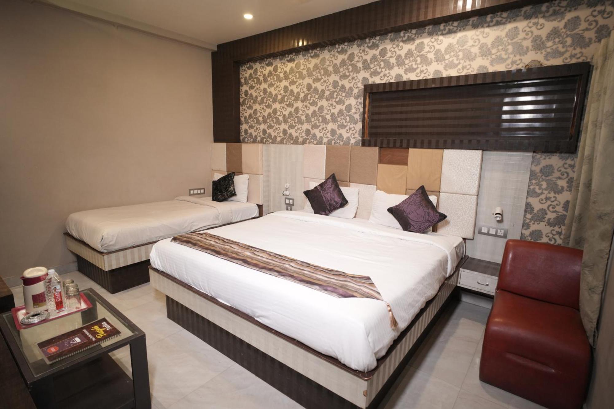 Hotel Raj Kamal Palace Varanasi Bagian luar foto