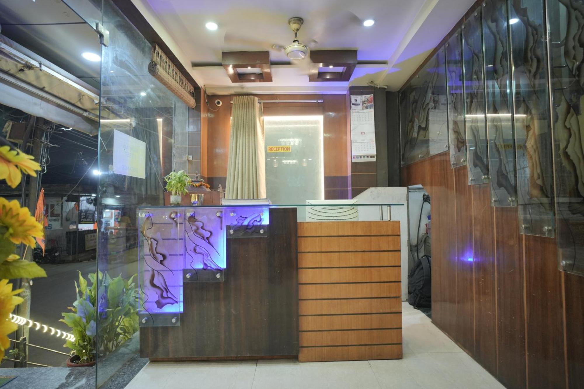 Hotel Raj Kamal Palace Varanasi Bagian luar foto