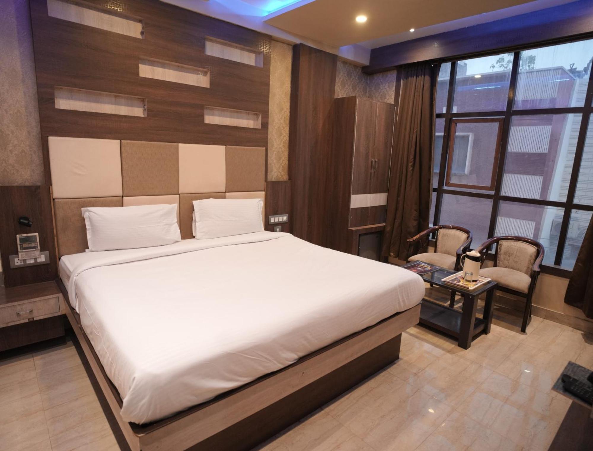 Hotel Raj Kamal Palace Varanasi Bagian luar foto